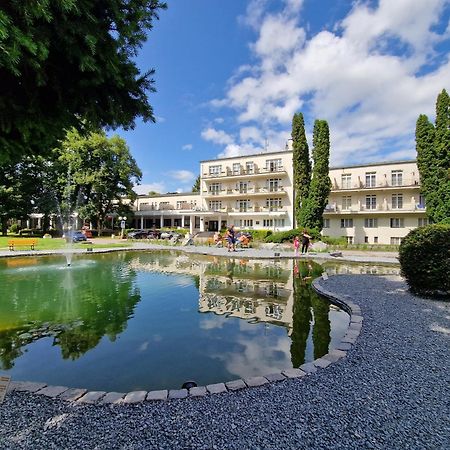 Hotel Palace - Kupele Слиач  Экстерьер фото