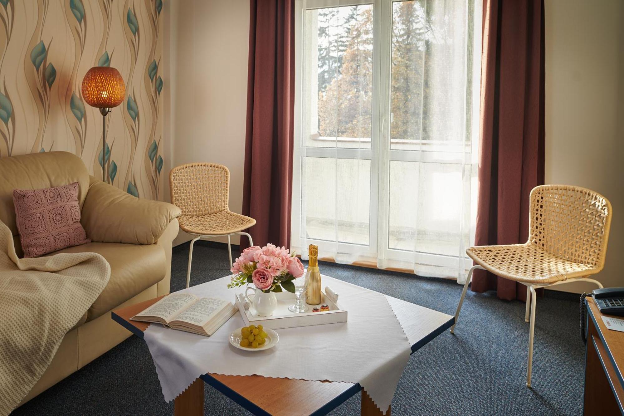 Hotel Palace - Kupele Слиач  Экстерьер фото